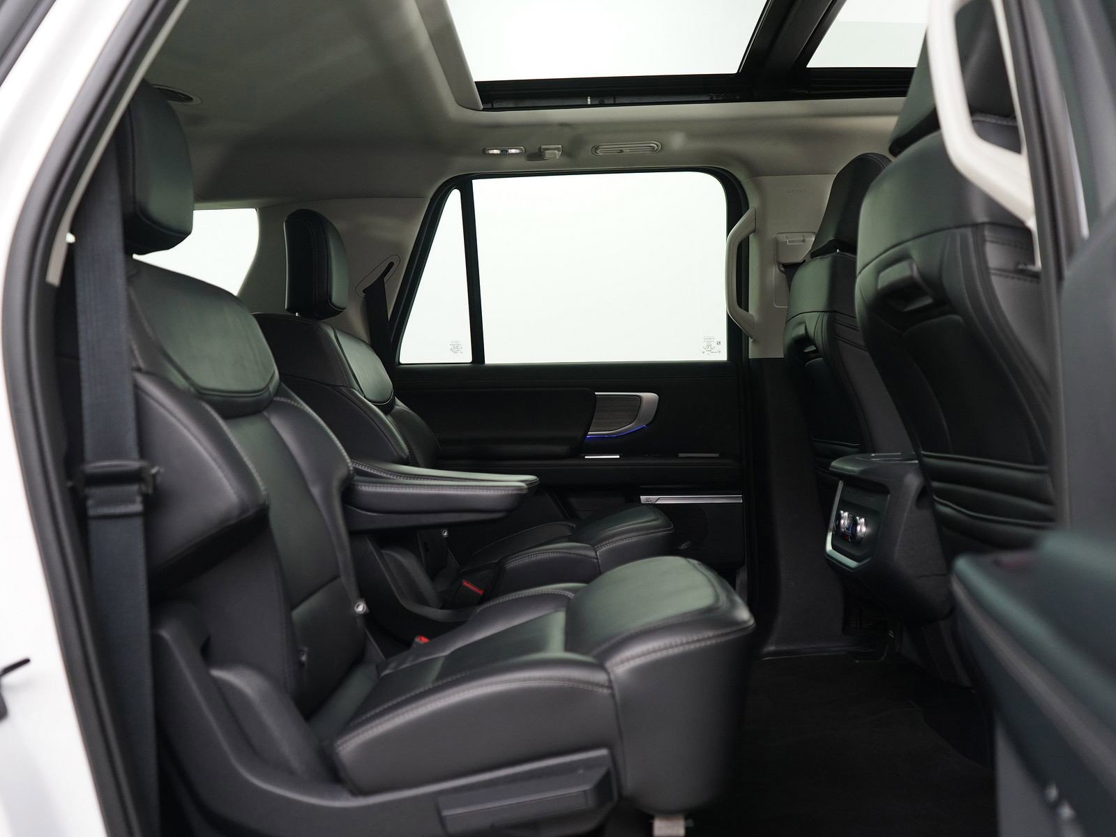 Used 2025 Ford Expedition Max Platinum AWD/4WD image 14