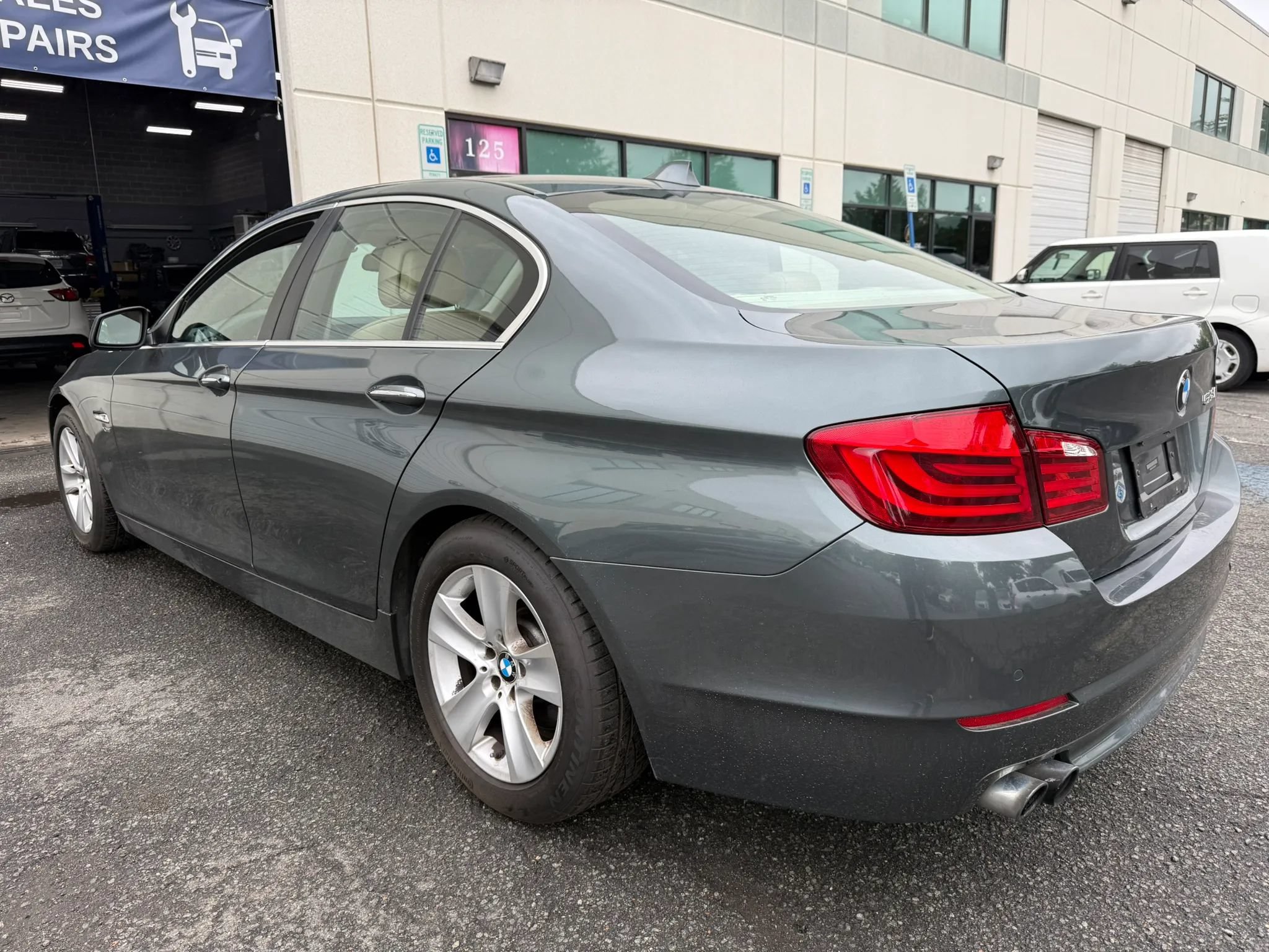 Used 2012 BMW 528i xDrive Sedan AWD/4WD image 7