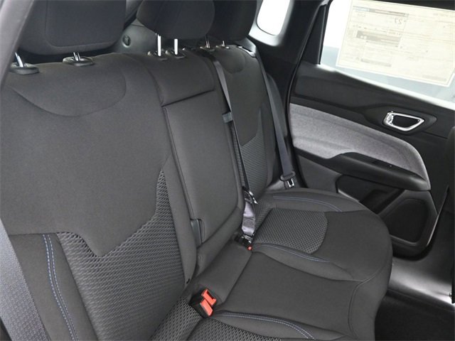 Used 2025 Jeep Compass Sport image 16