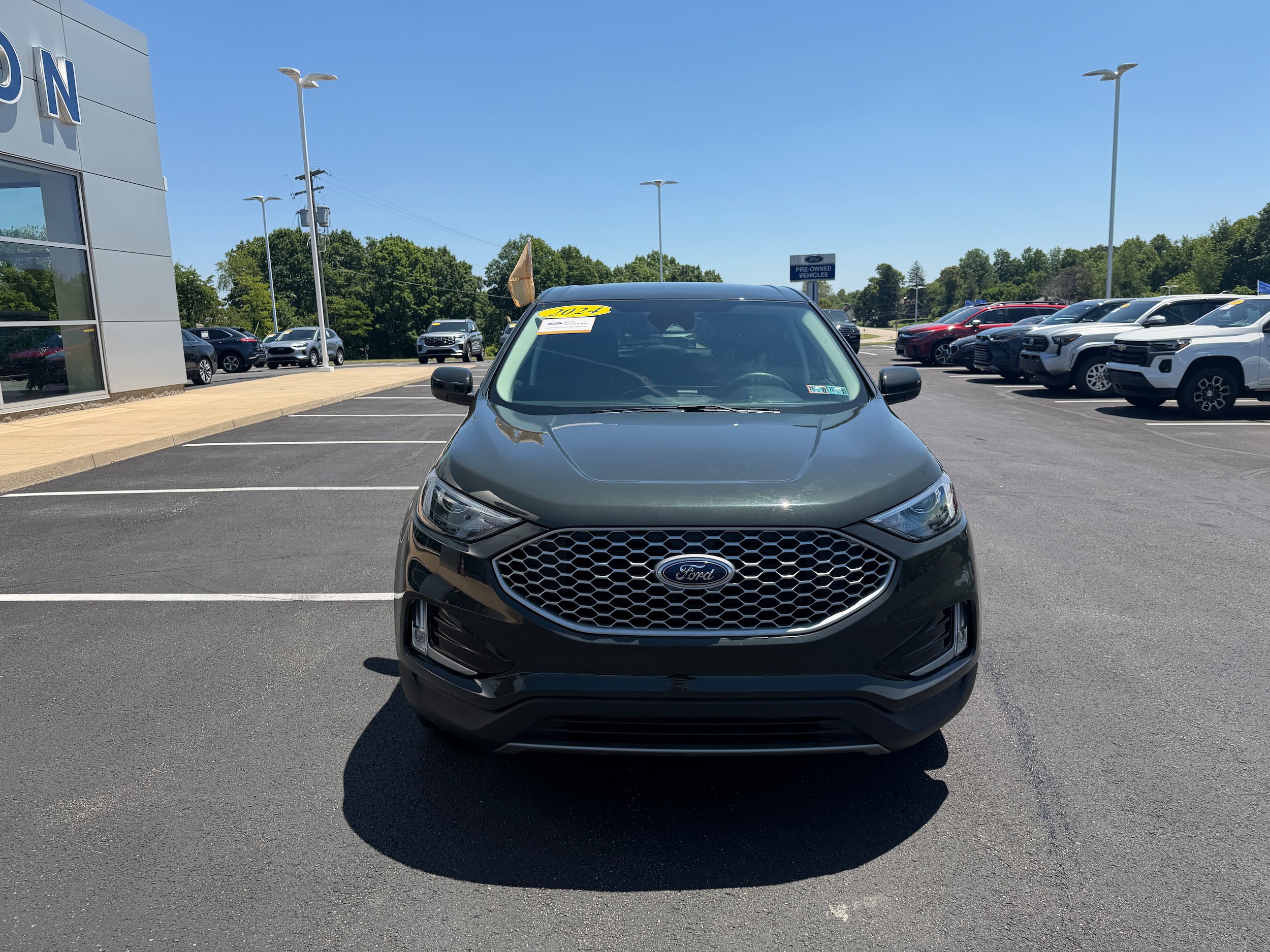 Certified 2024 Ford Edge SEL w/ Convenience Package AWD/4WD image 3