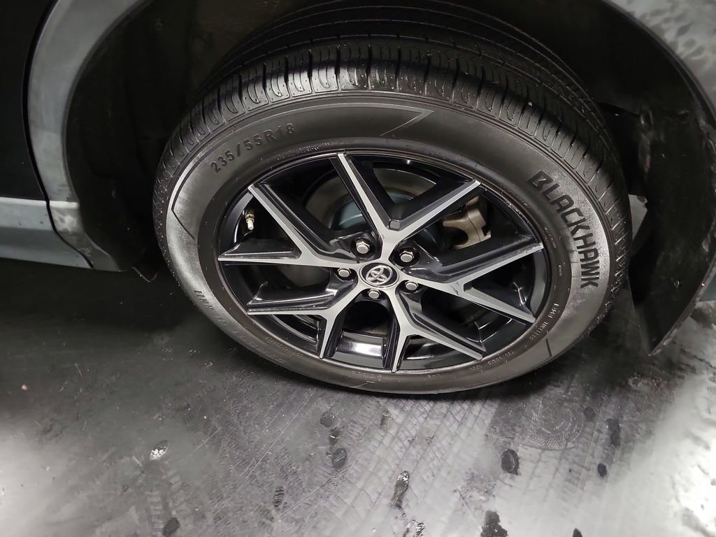 Used 2018 Toyota RAV4 SE w/ Power Extra Value Package image 10