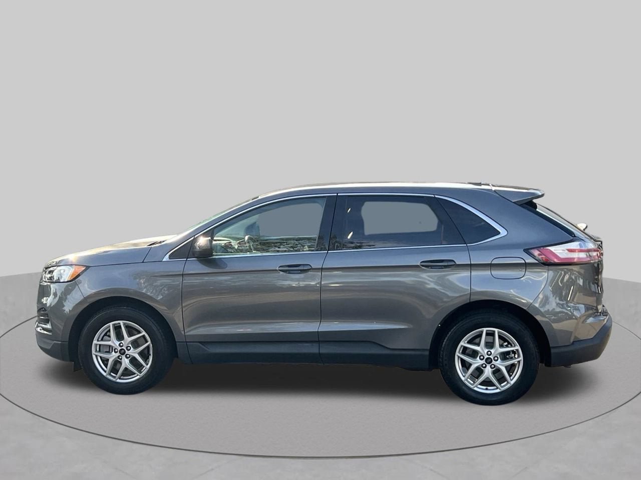 Used 2024 Ford Edge SEL AWD/4WD image 2
