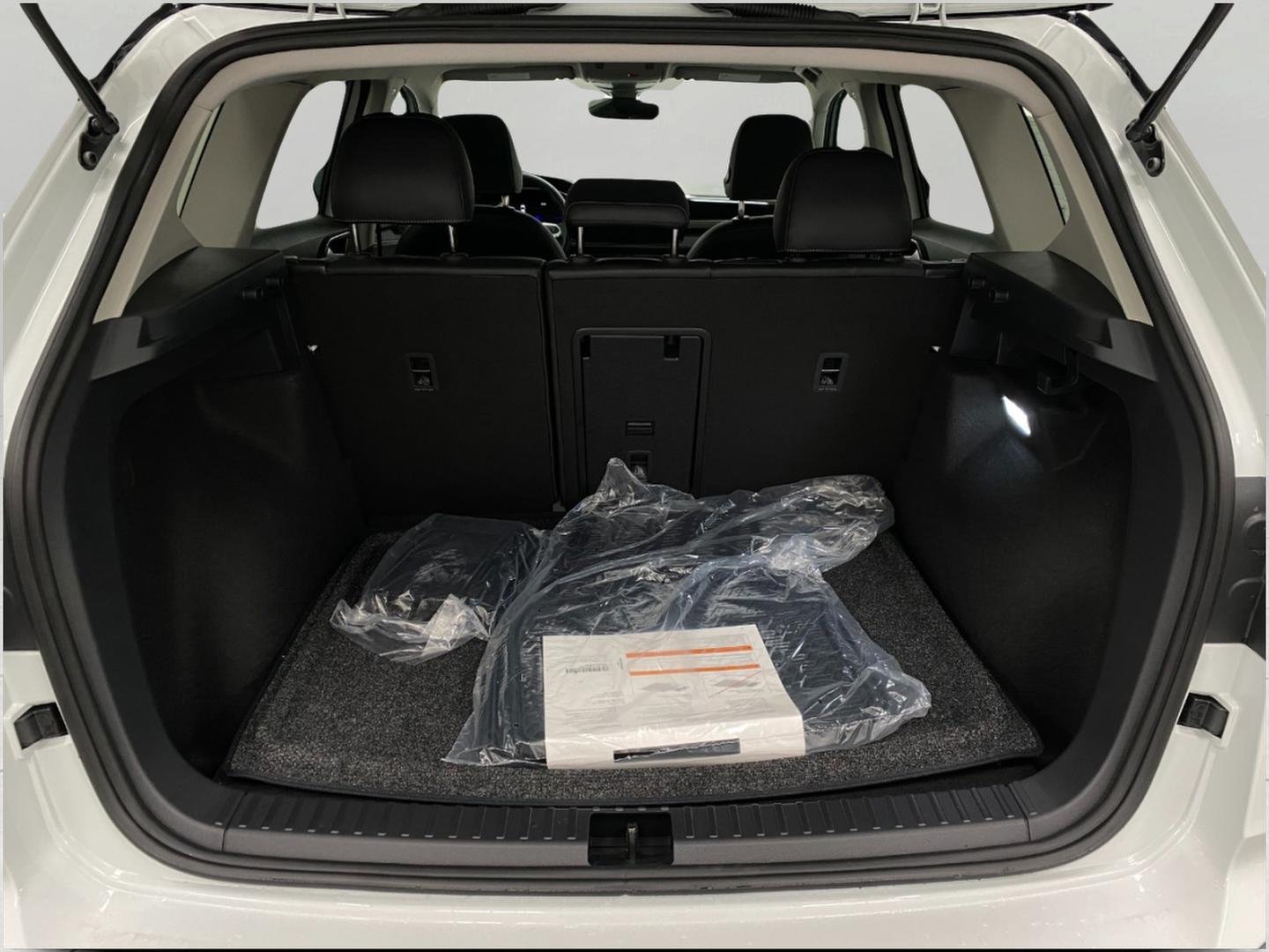 New 2026 Volkswagen Taos SE AWD/4WD image 5