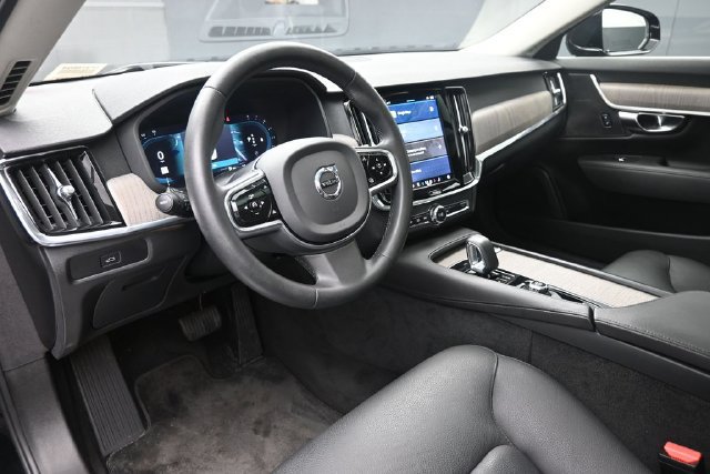 Used 2023 Volvo S90 B6 Plus AWD/4WD image 17