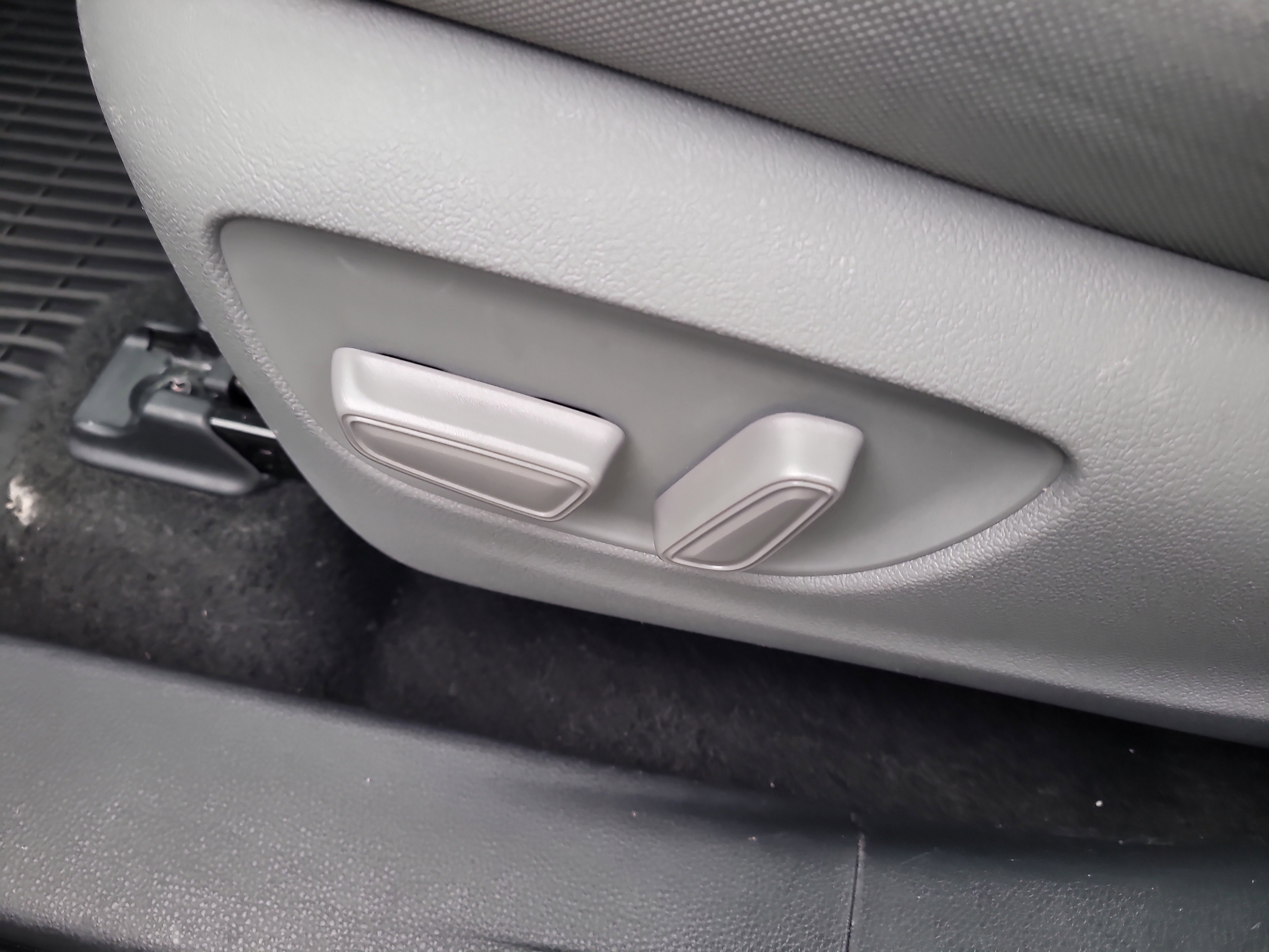 Used 2023 Toyota Highlander L FWD image 22