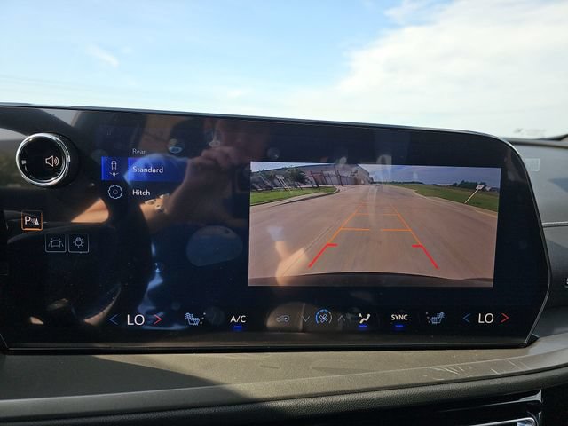 New 2026 Chevrolet Traverse LT w/ Midnight/Sport Edition AWD/4WD image 15