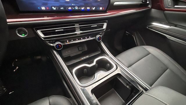 Used 2025 Chevrolet Traverse Z71 w/ Enhanced Driving Package image 14