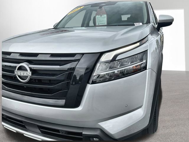 Used 2023 Nissan Pathfinder SL w/ Black Appearance Package AWD/4WD image 36
