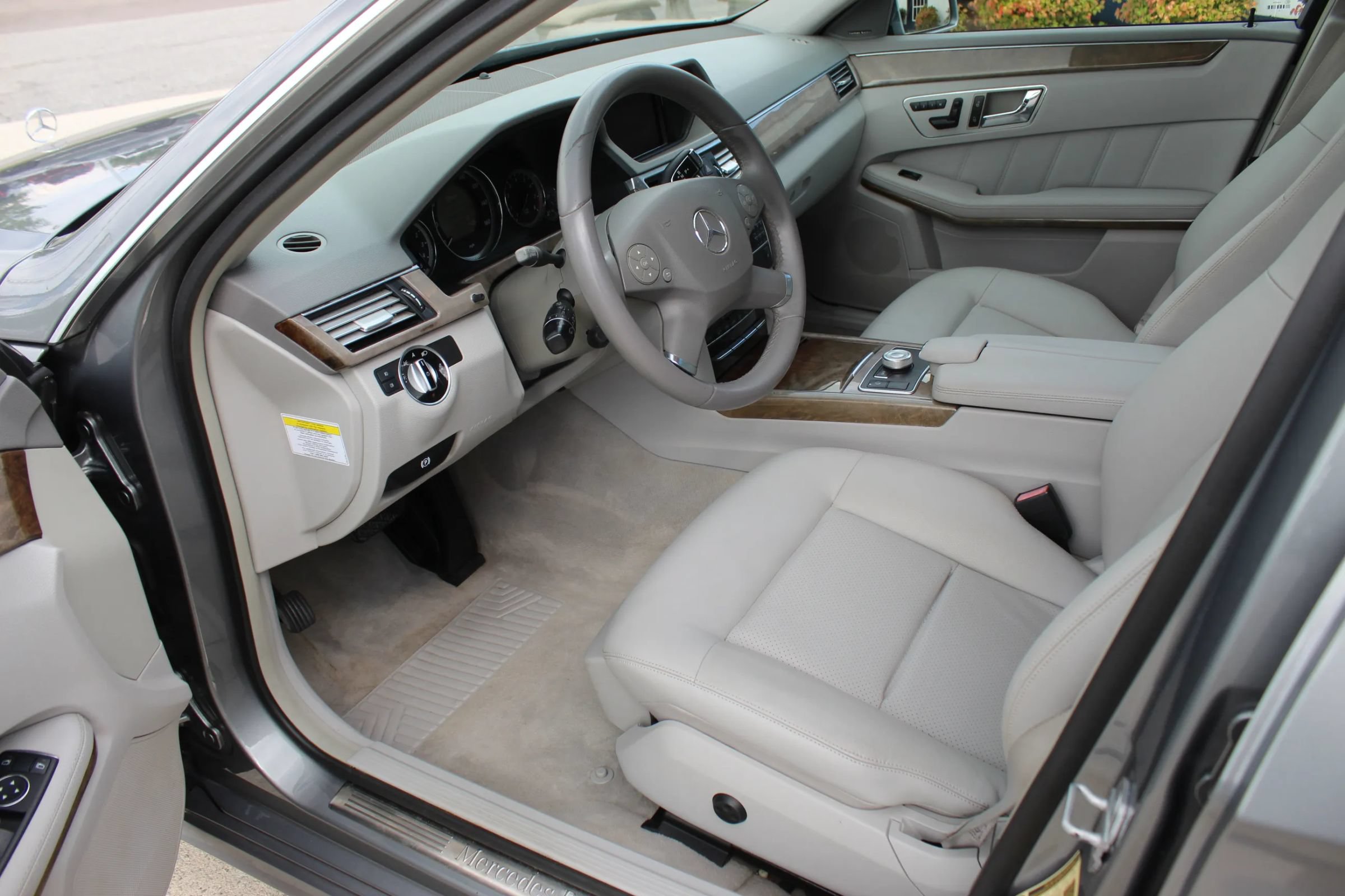Used 2011 Mercedes-Benz E 350 4MATIC Wagon image 11