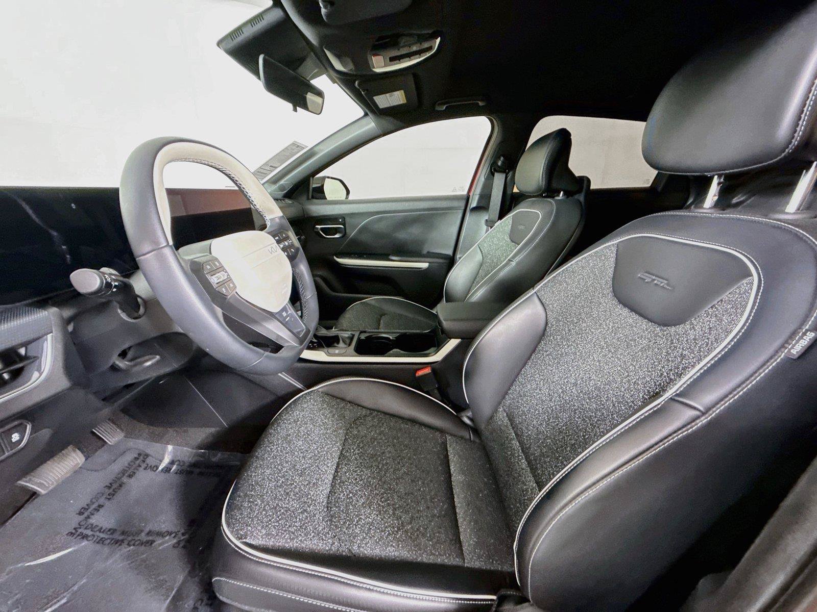 Used 2025 Kia K4 GT-Line w/ GT-Line Sunroof Package FWD image 3