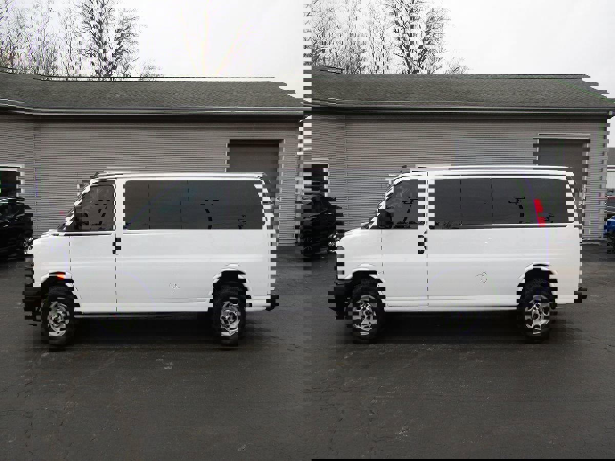 Used 2023 GMC Savana 3500 LS image 2