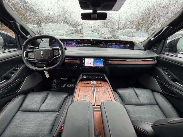 New 2025 Lincoln Navigator L Black Label AWD/4WD image 12