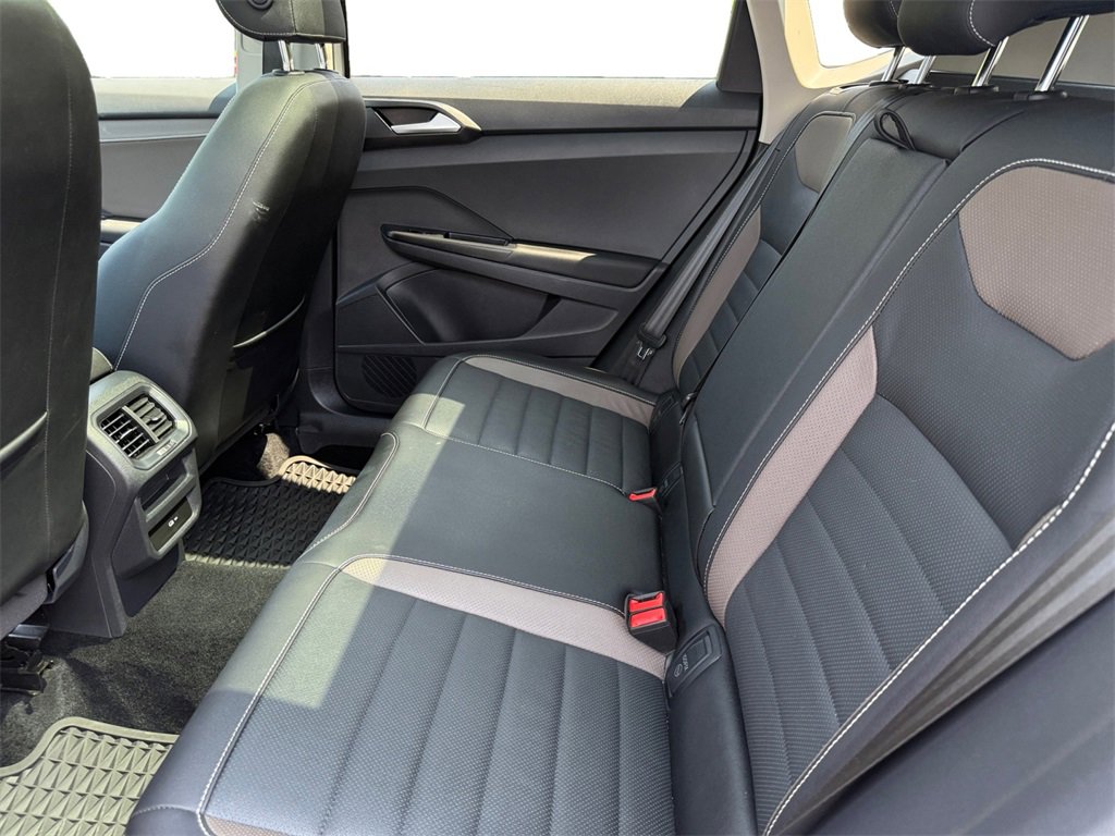 Used 2022 Volkswagen Taos SEL image 15