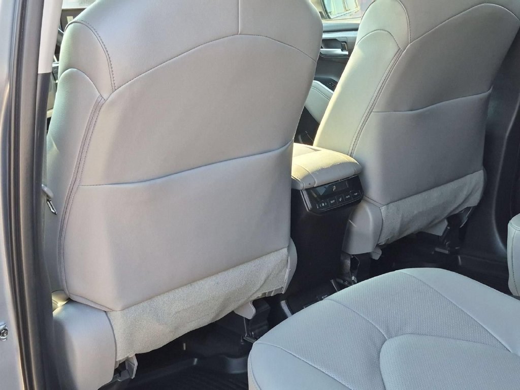 Used 2023 Toyota Highlander Limited AWD/4WD image 27