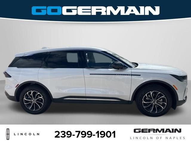 Used 2025 Lincoln Nautilus Premier image 8