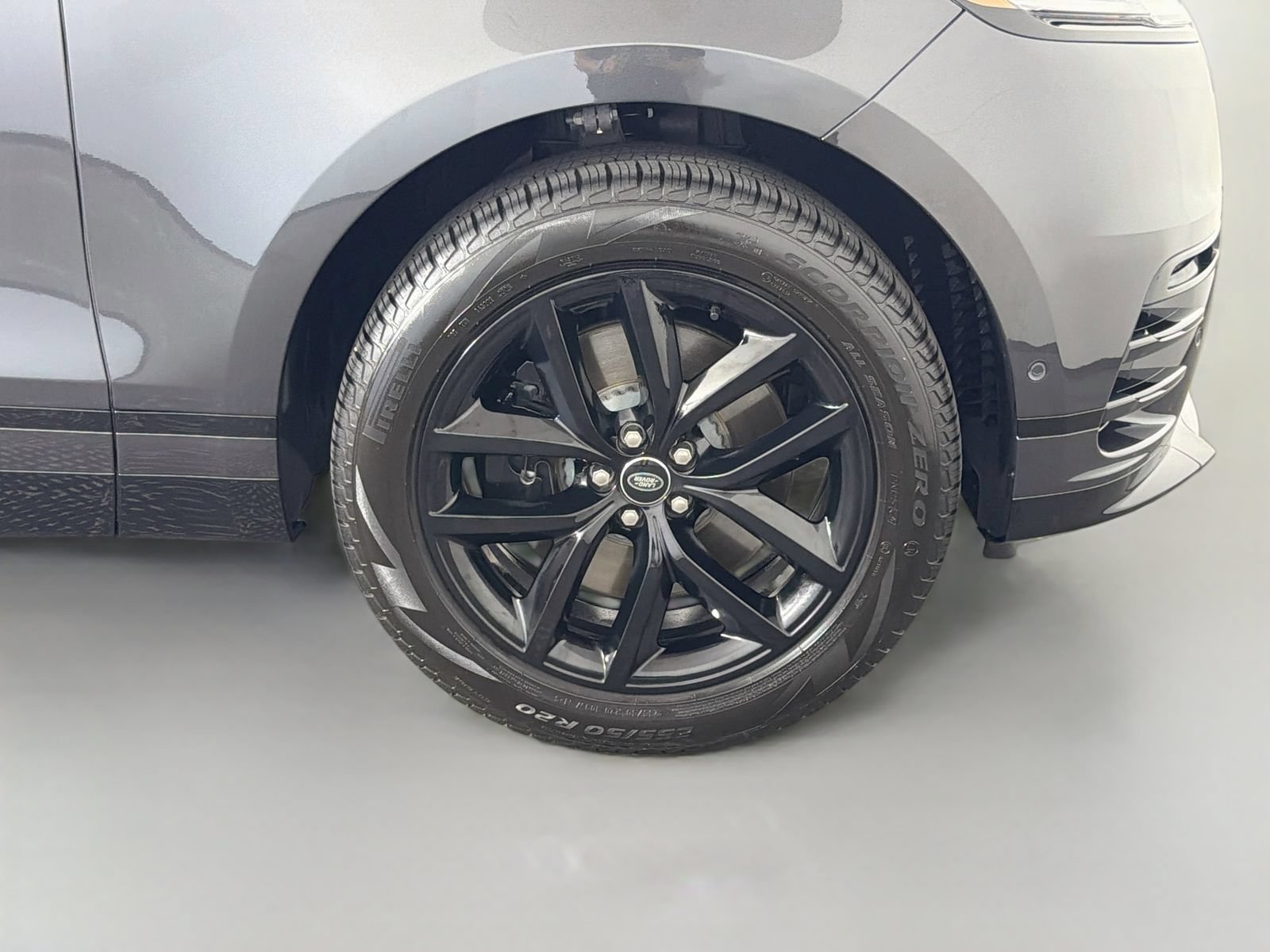 Certified 2026 Land Rover Range Rover Velar Dynamic SE AWD/4WD image 37