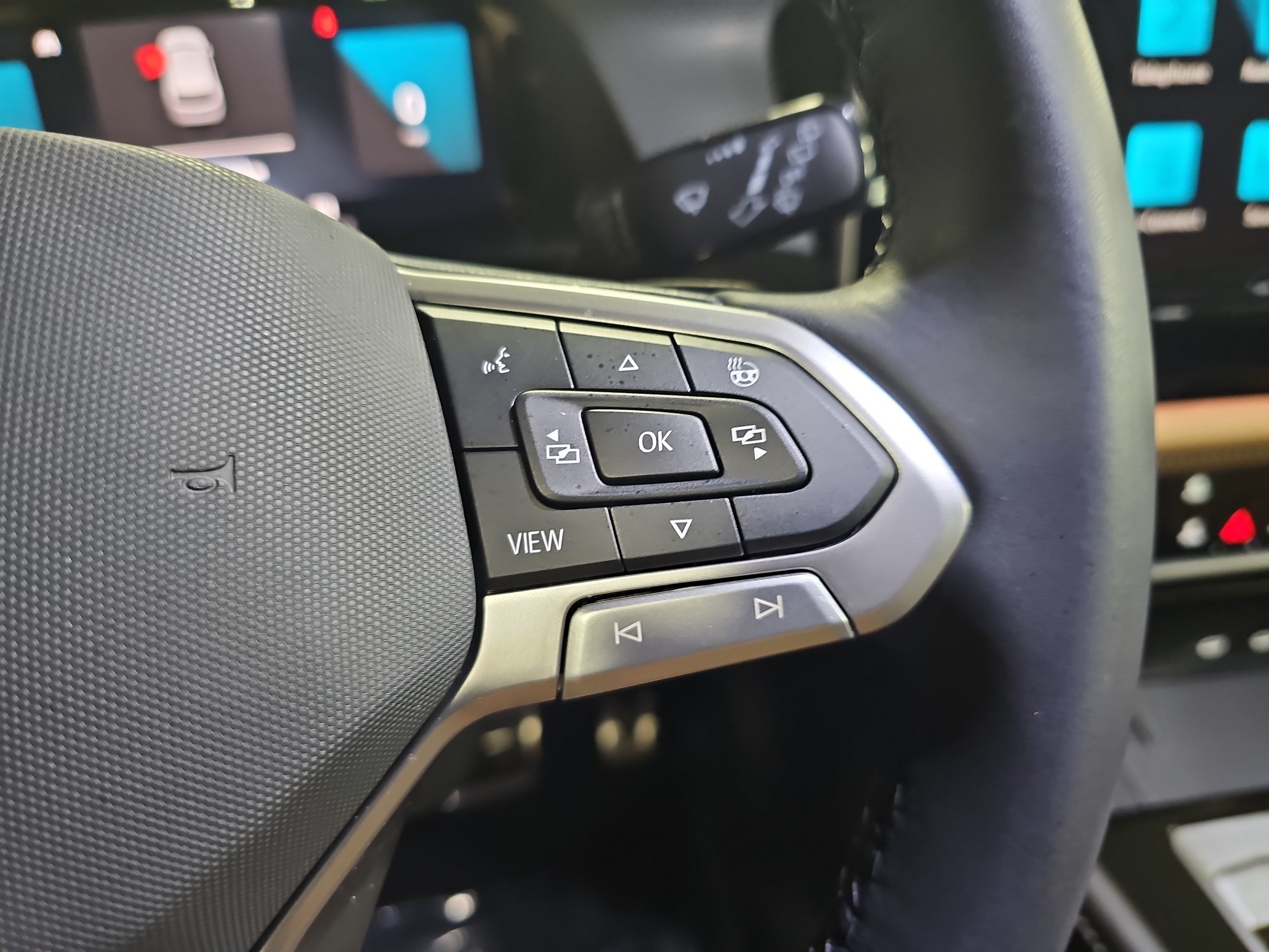 Used 2026 Volkswagen Atlas Cross Sport SEL R-Line AWD/4WD image 19