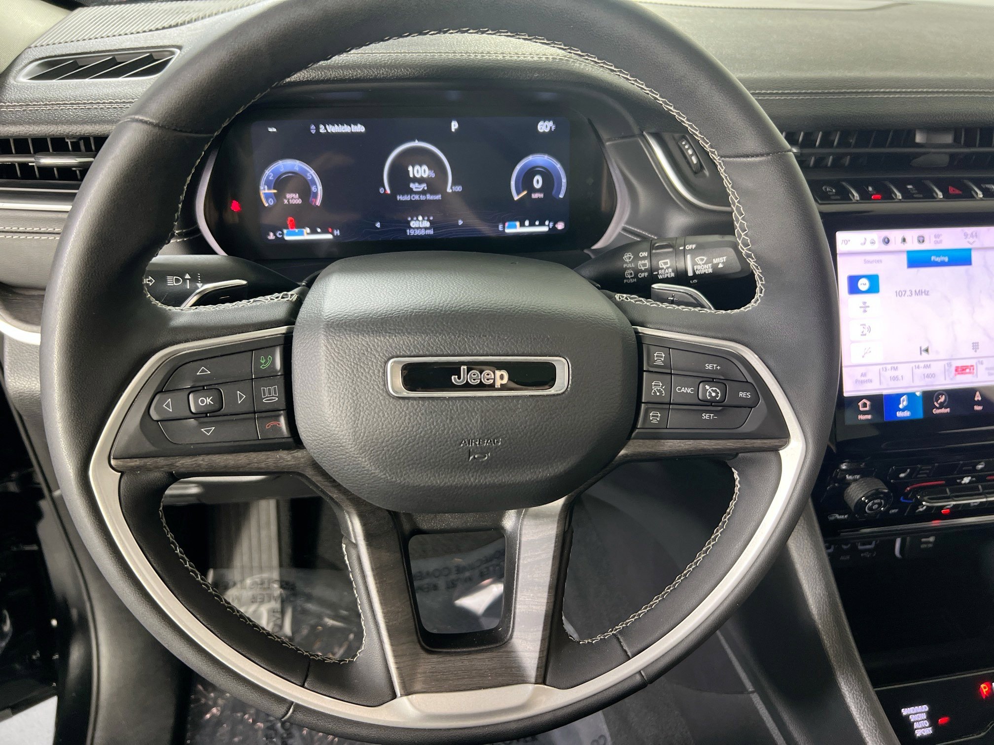 Used 2023 Jeep Grand Cherokee Limited AWD/4WD image 11