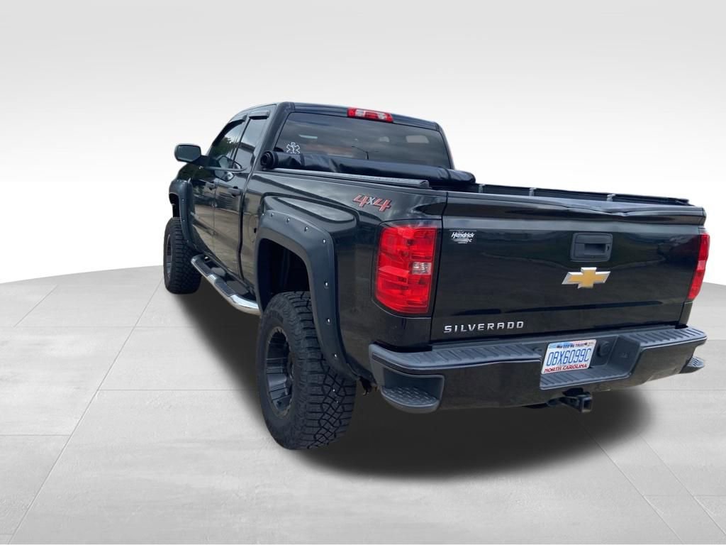 Used 2018 Chevrolet Silverado 1500 Custom w/ Custom Value Package AWD/4WD image 16