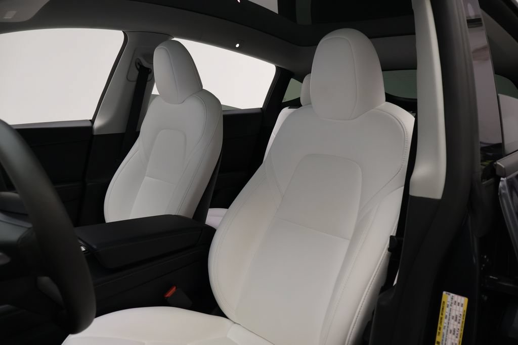 Used 2025 Tesla Model Y Long Range RWD image 13