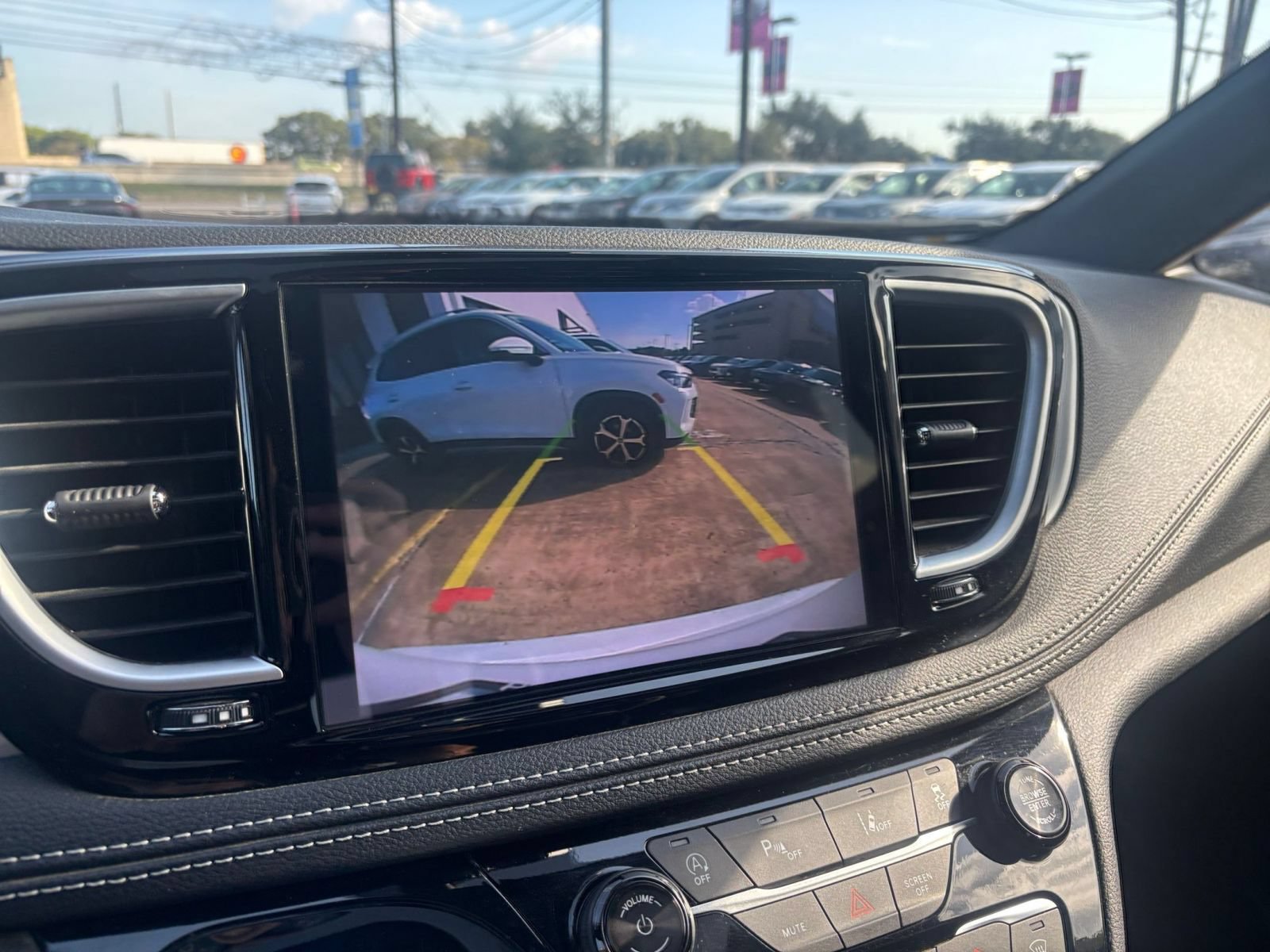Used 2025 Chrysler Pacifica Limited FWD image 26