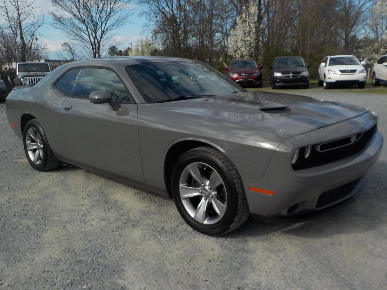 Used 2019 Dodge Challenger SXT RWD image 7