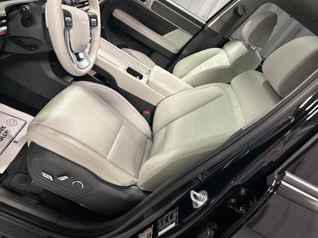 Used 2025 Hyundai Santa Fe Limited image 10