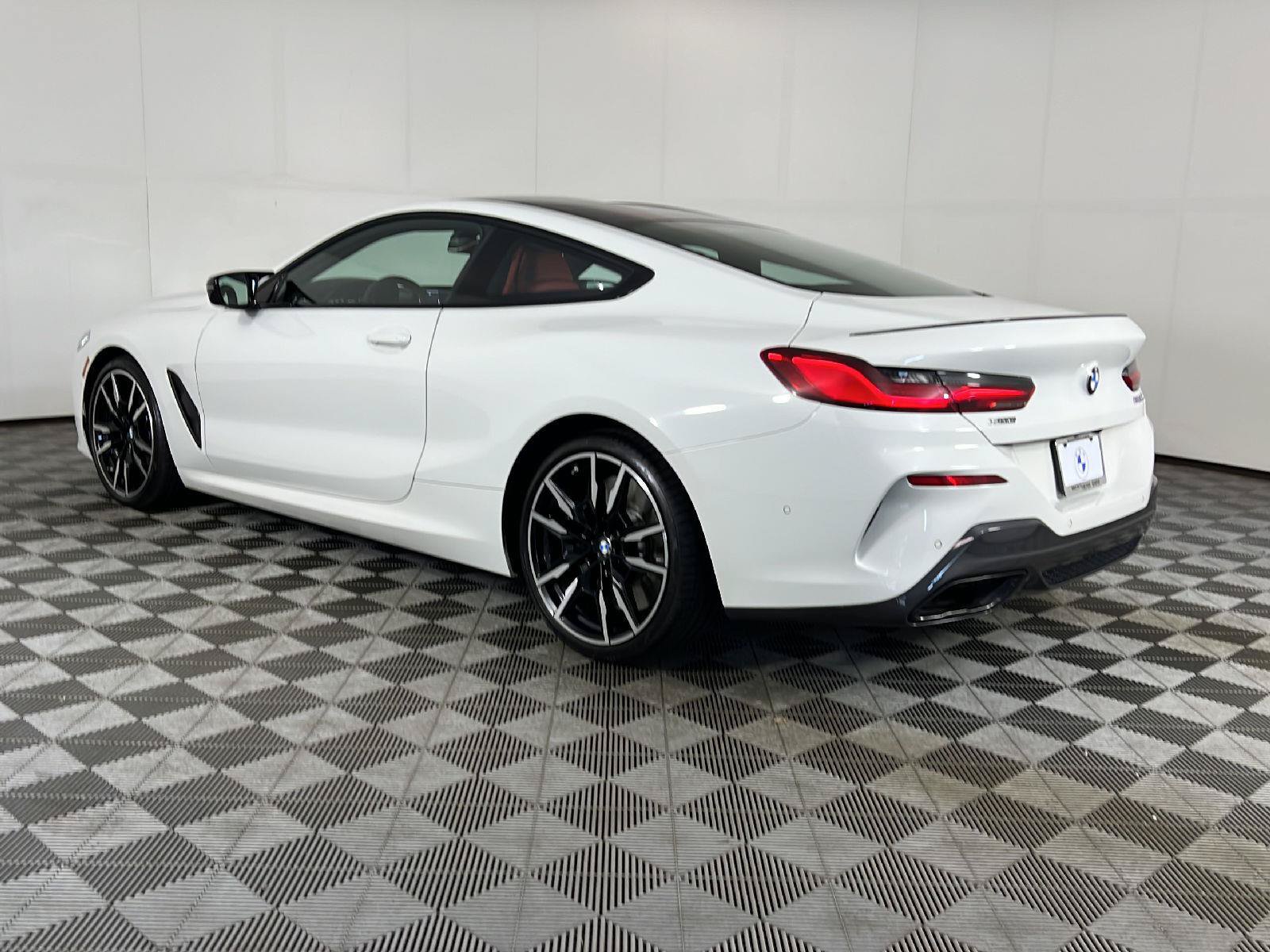 Used 2025 BMW M850i xDrive Coupe w/ M Sport Professional Package AWD/4WD image 9