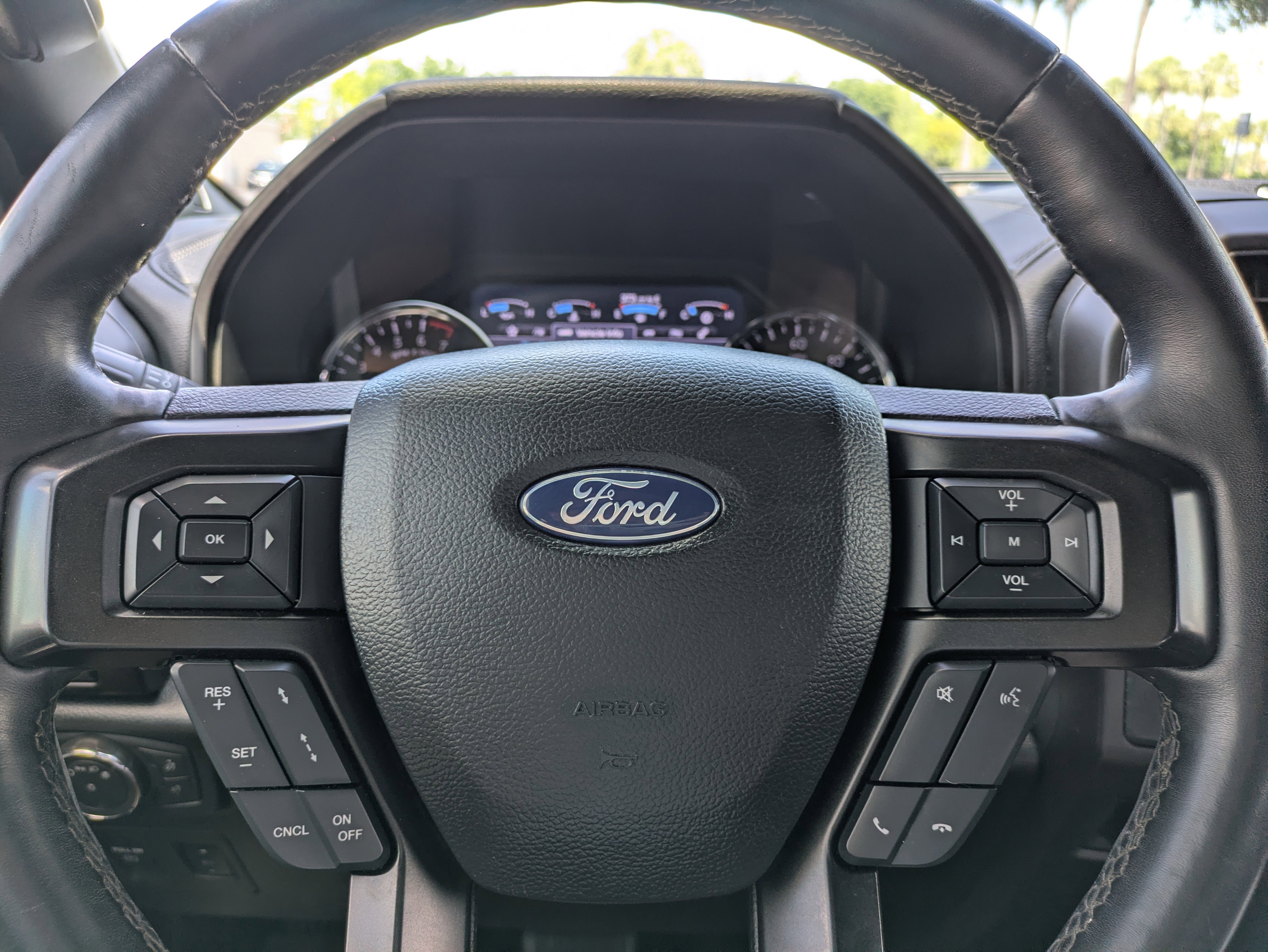 Used 2019 Ford Expedition Limited w/ Equipment Group 302A AWD/4WD image 25