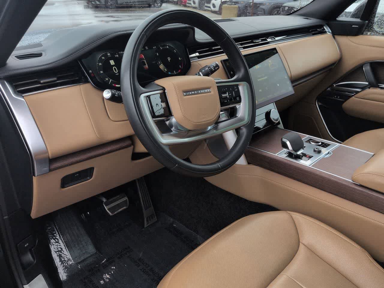Used 2023 Land Rover Range Rover SE AWD/4WD image 2