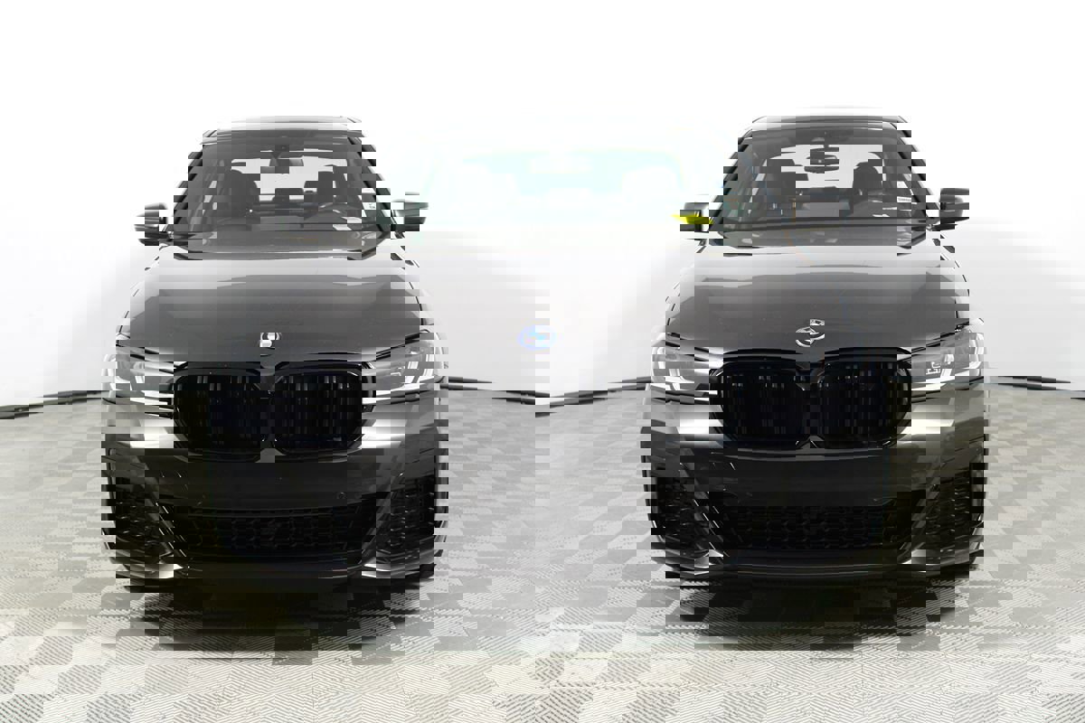 Used 2023 BMW 530e 530e w/ M Sport Package image 2