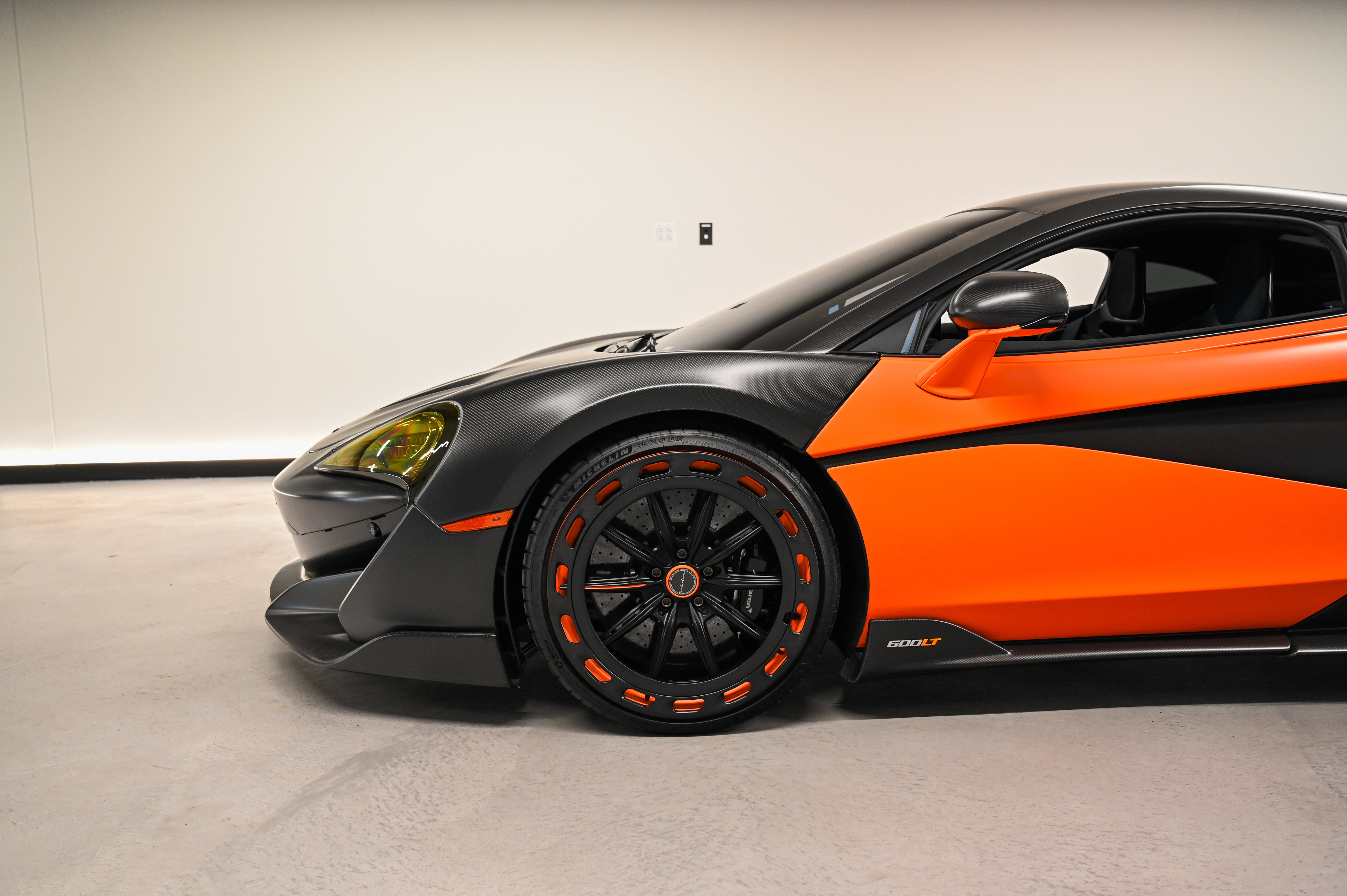 Used 2019 McLaren 600LT RWD image 18