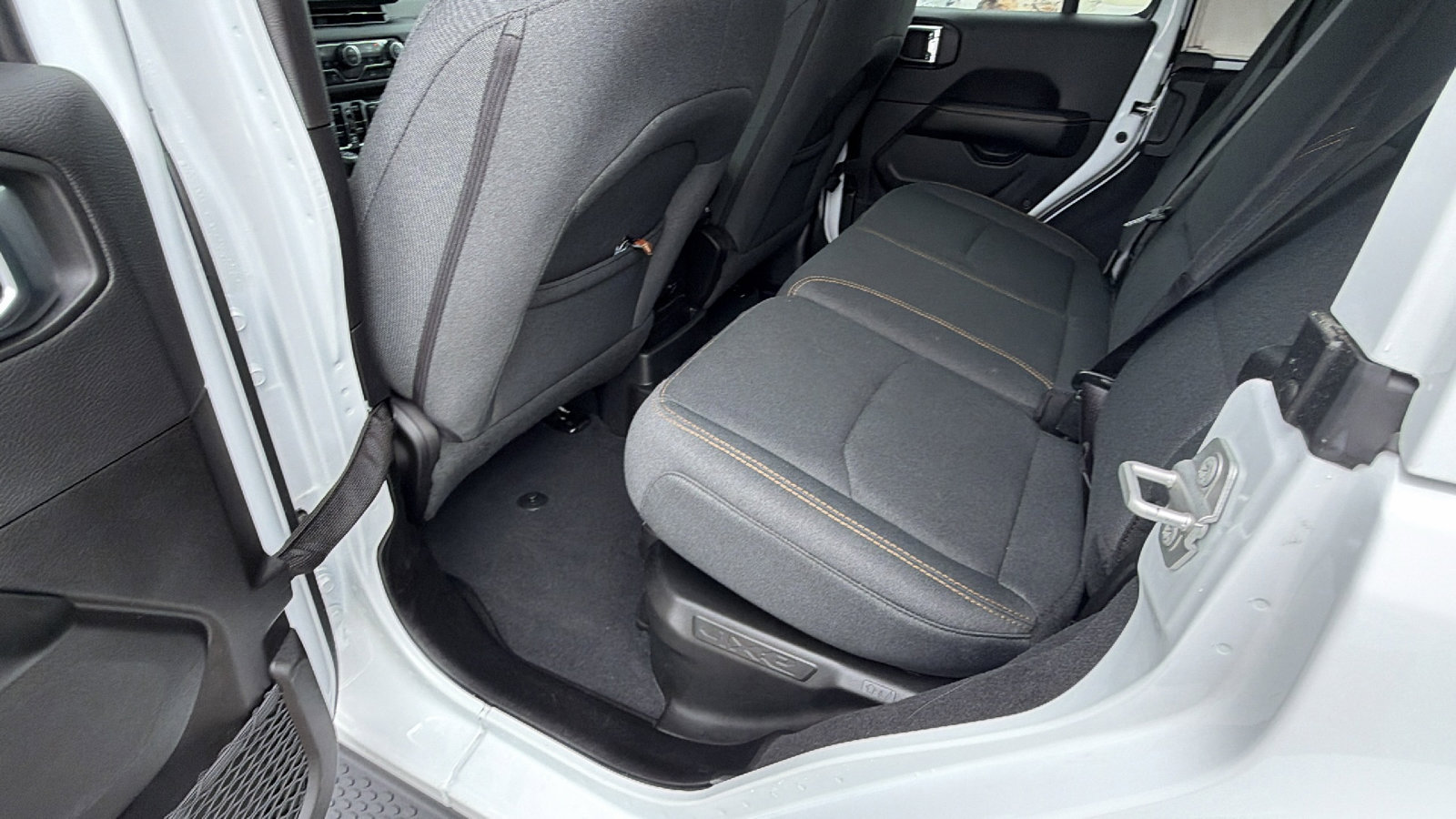 Used 2025 Jeep Wrangler Sahara image 23