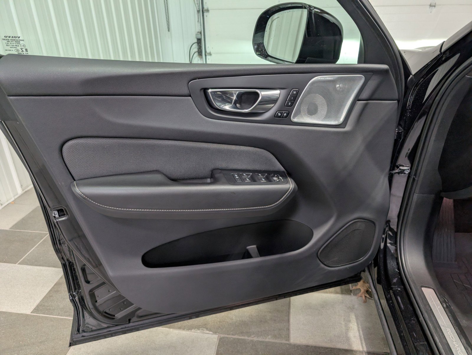 Used 2022 Volvo XC60 T8 R-Design w/ Advanced Package image 14