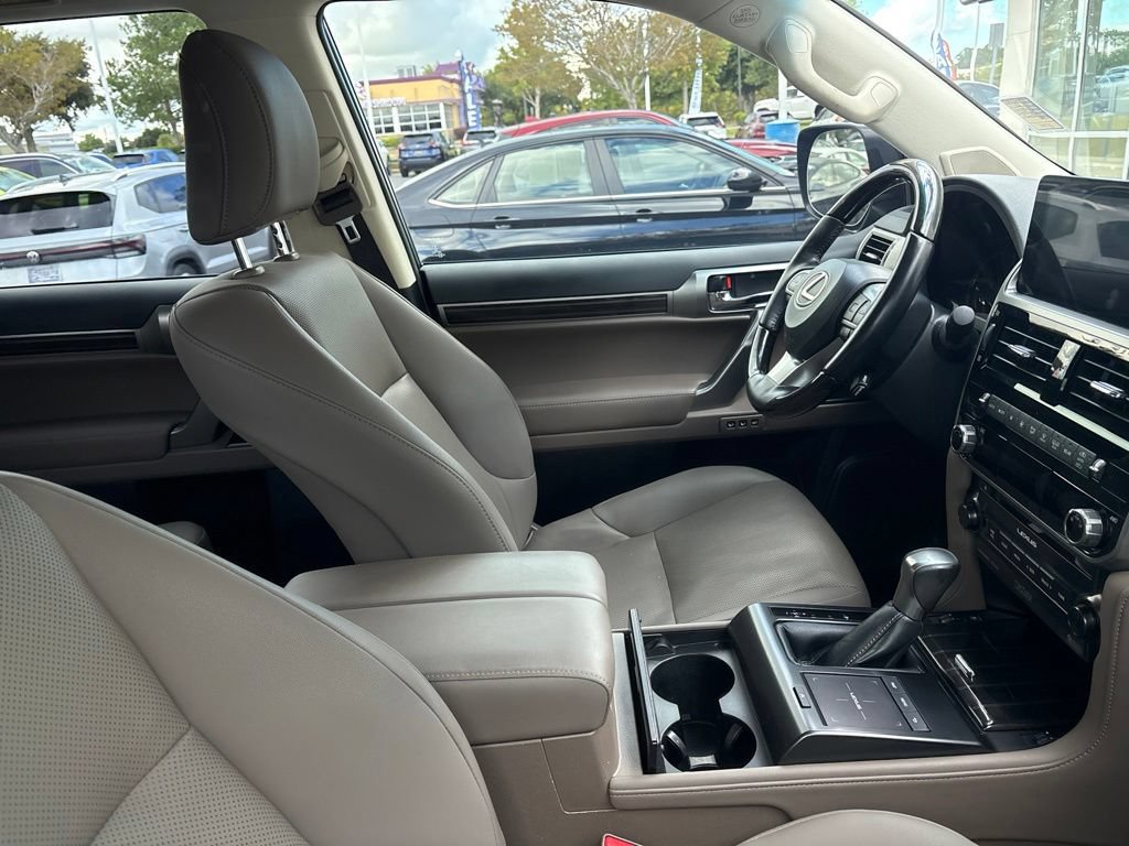 Used 2023 Lexus GX 460 Premium w/ Accessory Package AWD/4WD image 4