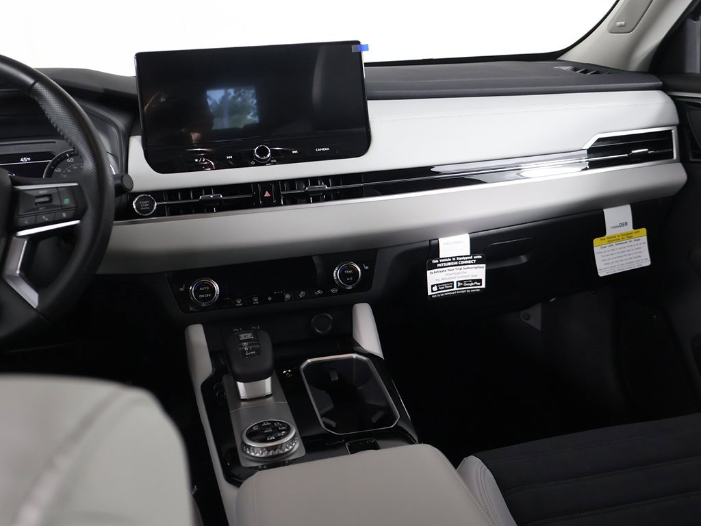 New 2025 Mitsubishi Outlander SE image 36