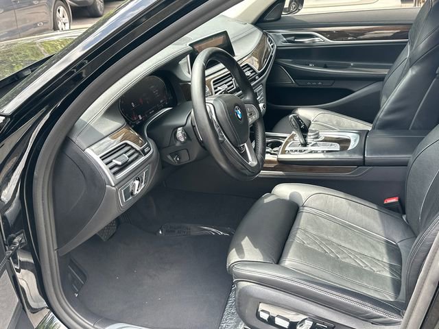 Used 2020 BMW 740i w/ Premium Package RWD image 9