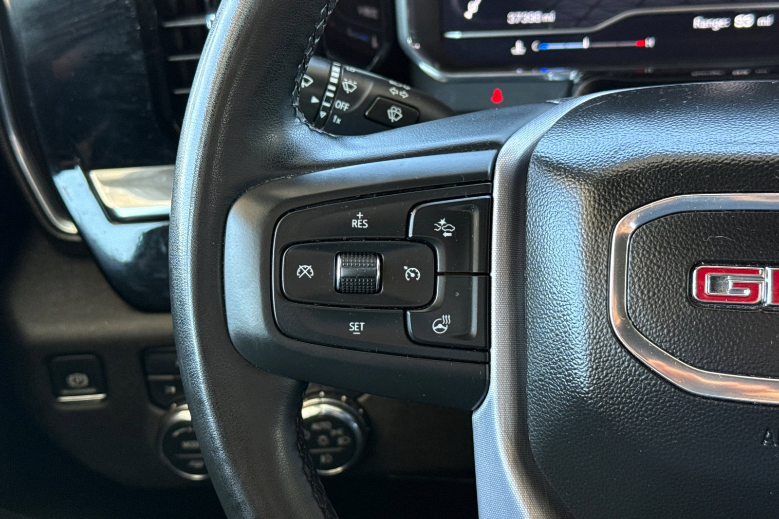 Used 2025 GMC Sierra 1500 SLT image 31