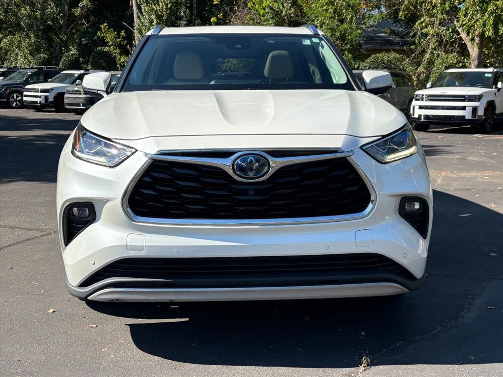 Used 2020 Toyota Highlander Platinum AWD/4WD image 2