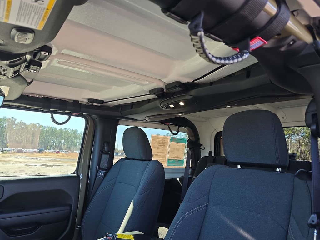 Used 2025 Jeep Wrangler Willys image 33