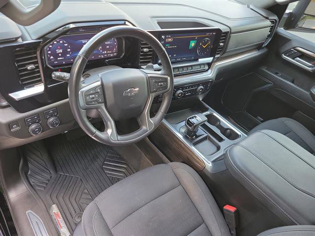 Used 2023 Chevrolet Silverado 1500 RST image 2