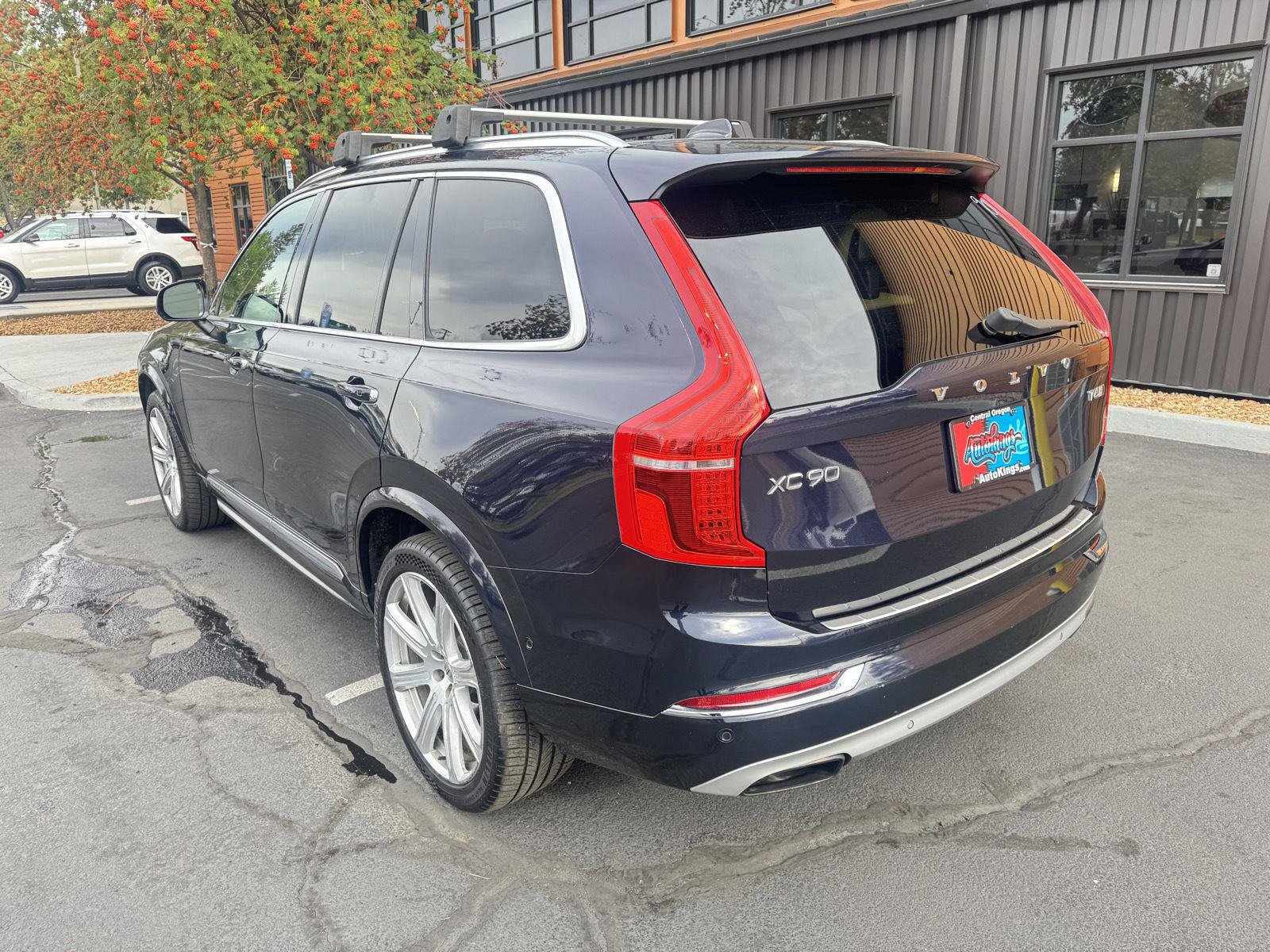 Used 2017 Volvo XC90 T6 Inscription w/ Vision Package AWD/4WD image 3