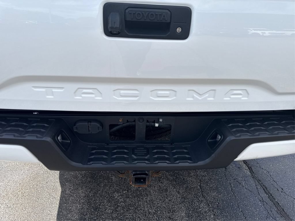 Used 2020 Toyota Tacoma SR AWD/4WD image 16