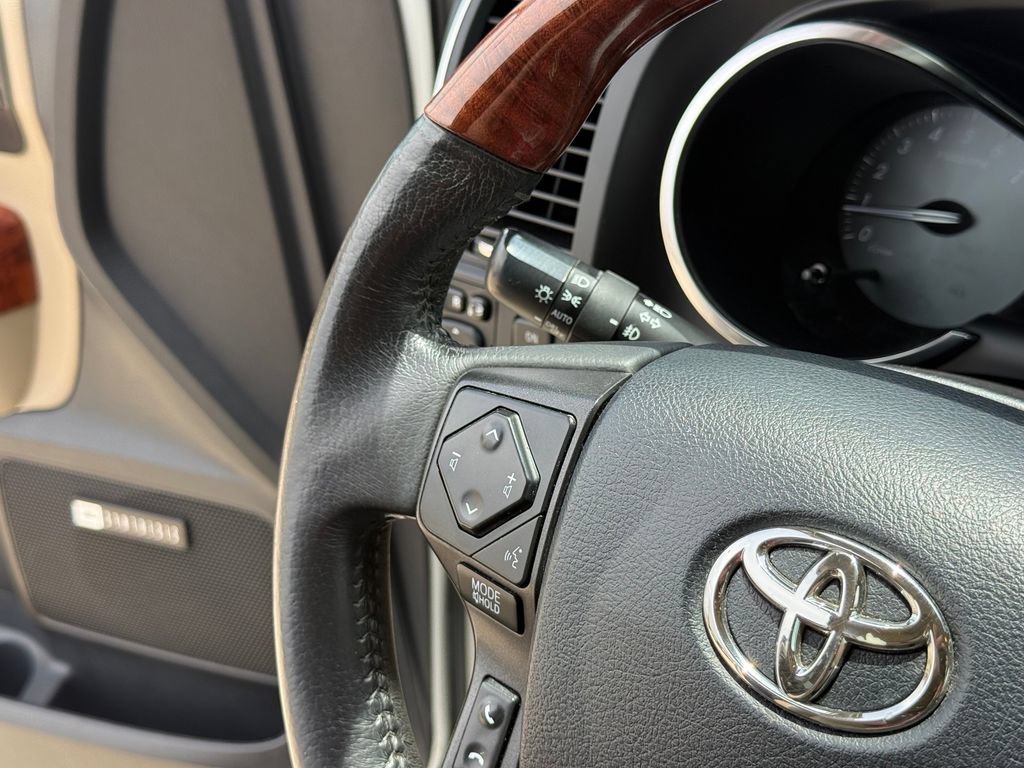 Used 2018 Toyota Sequoia Platinum RWD image 13