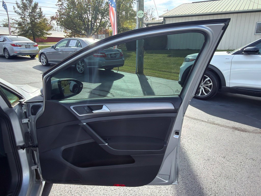 Used 2016 Volkswagen Golf S FWD image 26