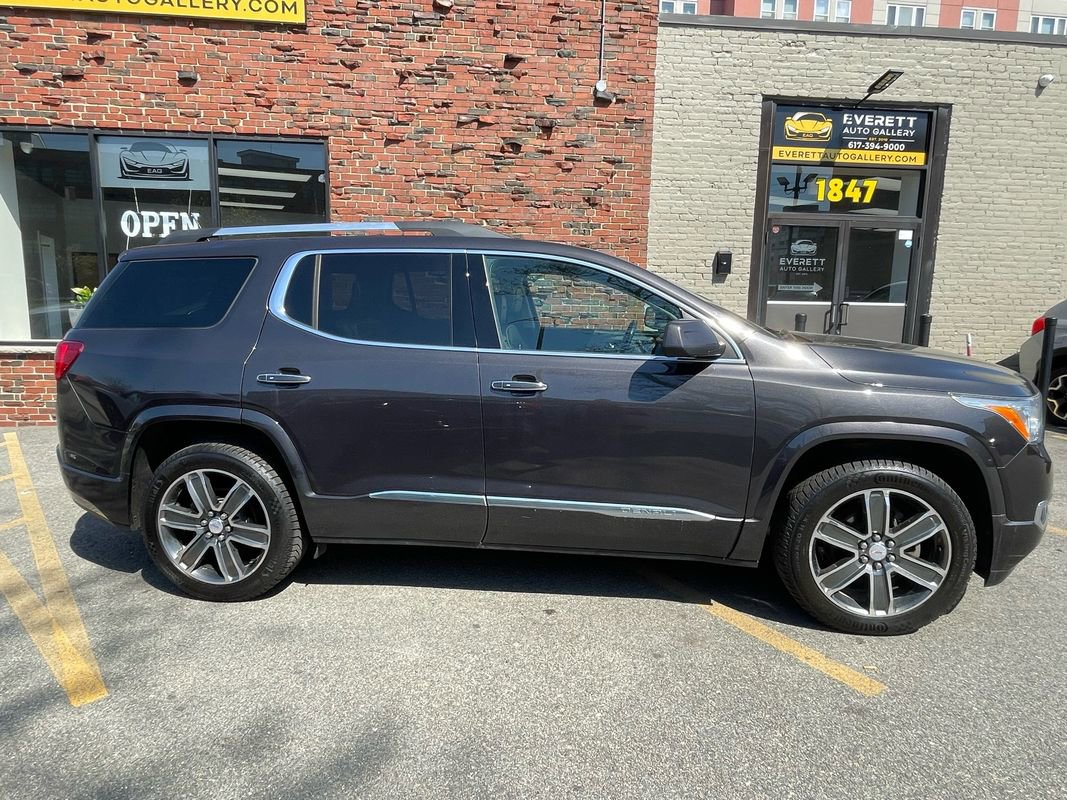 Used 2017 GMC Acadia Denali w/ Technology Package AWD/4WD image 3