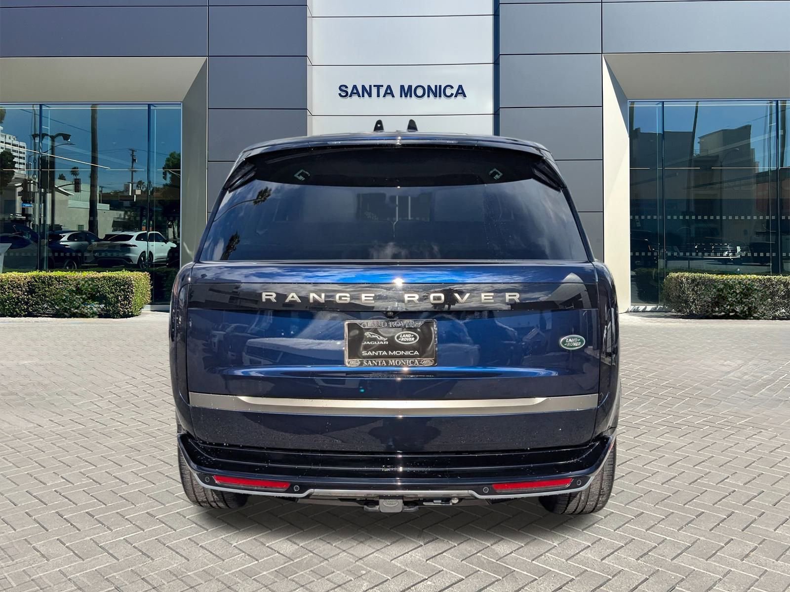 Used 2023 Land Rover Range Rover Long Wheelbase SE image 7