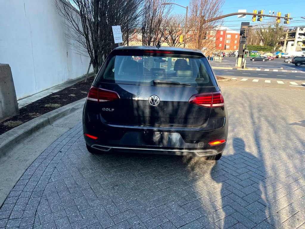 Used 2021 Volkswagen Golf 4-Door image 6