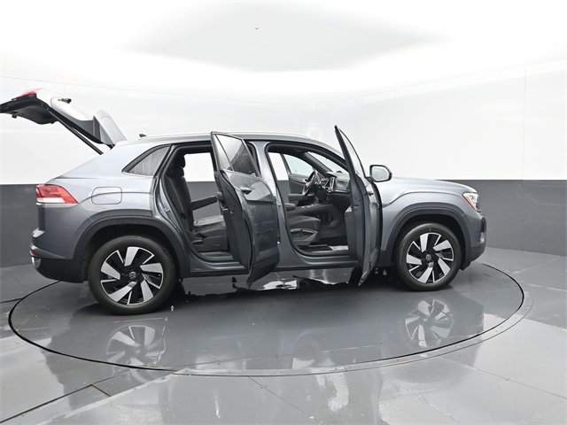 Used 2025 Volkswagen Atlas Cross Sport SE image 30