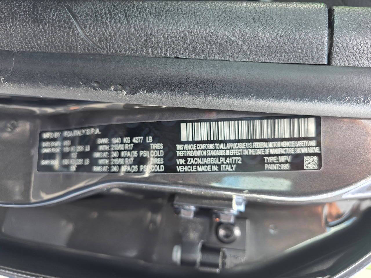 Used 2020 Jeep Renegade Latitude FWD image 27